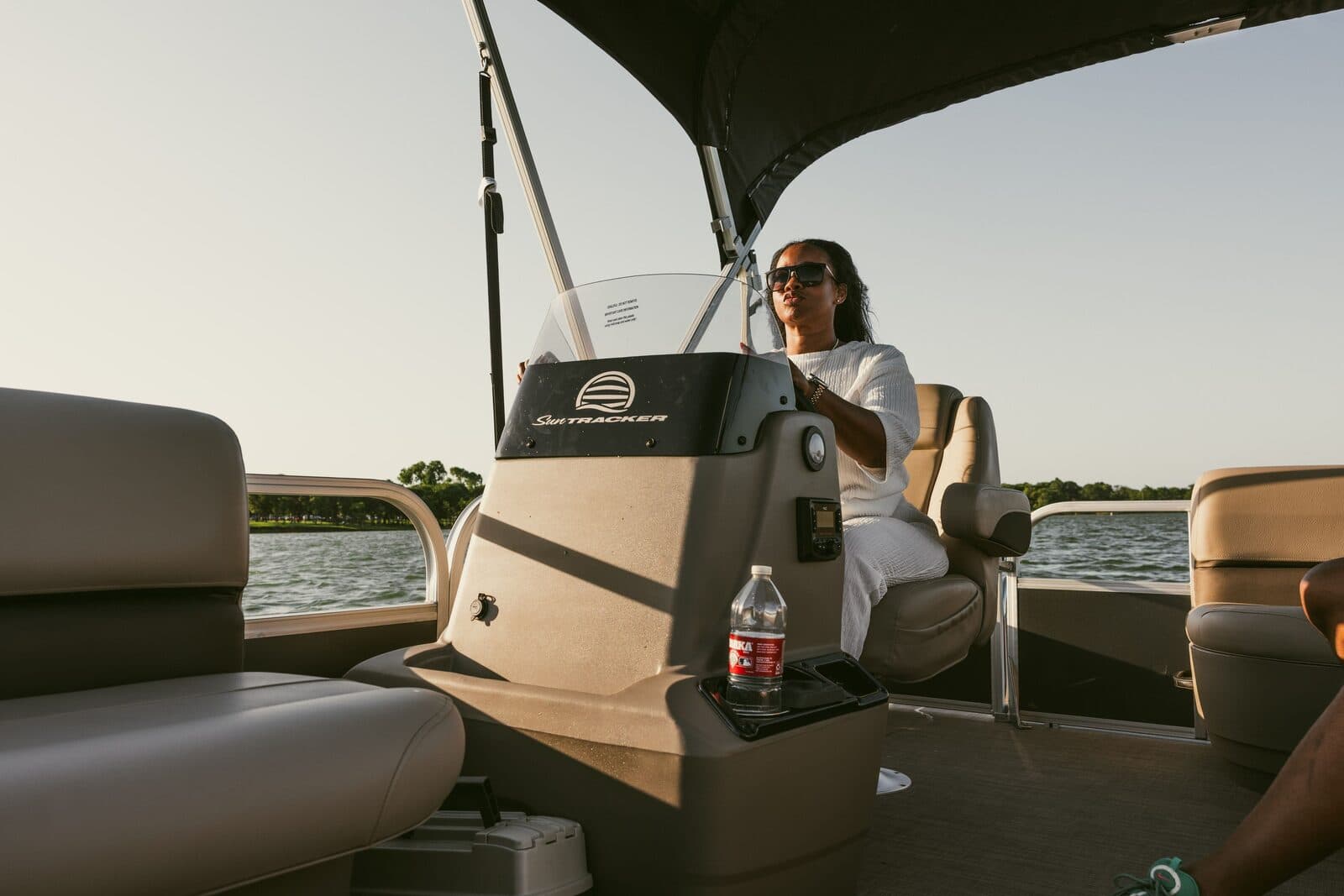 Sun Tracker Party Barge 16 DLX 2